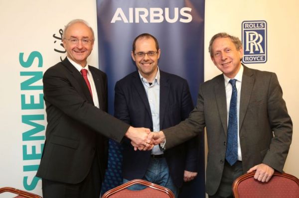 E-Fan X-Kooperation: Frank Anton (Siemens), Mark Cousin (Airbus), Paul Stein (Rolls-Royce) (von links)