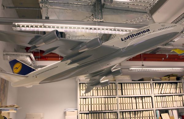 Im Historischen Unternehmensarchiv der Lufthansa