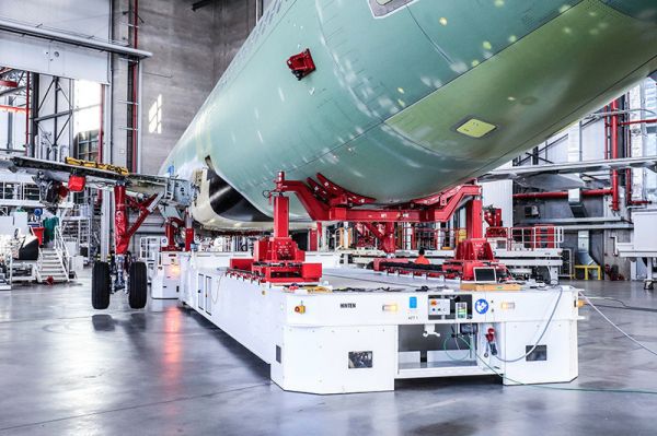 Die vierte A320-Endmontage-Linie in Hamburg Finkenwerder arbeitet mit einem hohen Grad an Automatisierung