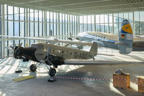 Ju-52 und Lockheed Super Star