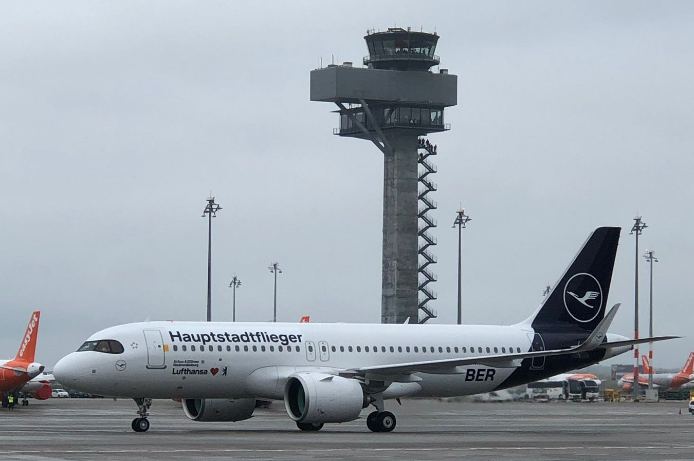 Lufthansa-Chef wünscht sich eine buntere Kontflotte