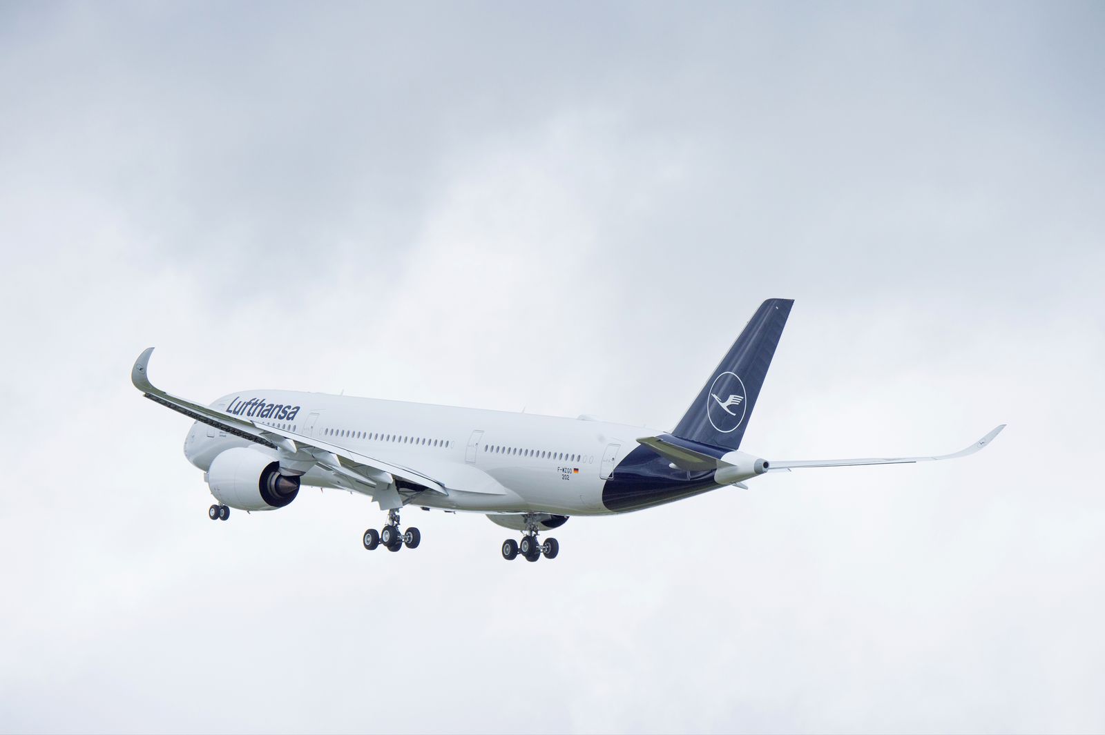 Flugsicherung schickt A350 von Lufthansa weiter nach Oakland