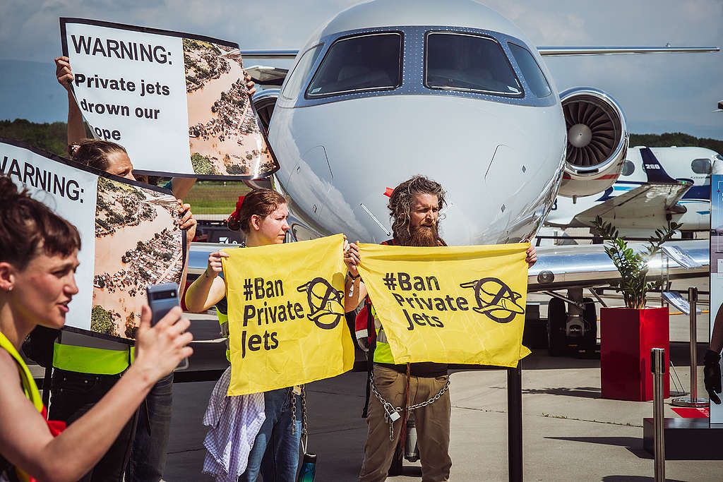 Klimaprotest am Flughafen Genf