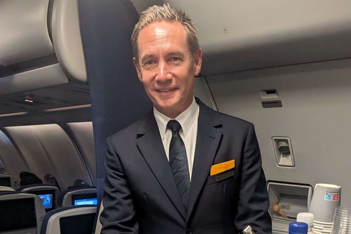 Lufthansa-Chef absolviert Kabinen-Praktikum