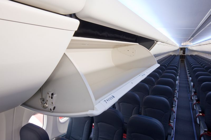 Air Berlin Ubernimmt Erste Boeing 737 700 Mit Sky Interior