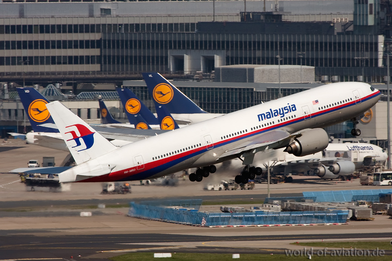 Малайзия эйрлайнс. Боинг 777-200 Malaysia. Боинг 777 Малайзия. Alaysian Airlines, выполнявшийся "Боингом 777-200er. Malaysia Airlines b777 ночью.