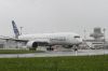 Airbus A350 bei 'Nasswetter-Tests' am Flughafen Linz